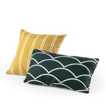 Load image into Gallery viewer, Tecoria Outdoor Mixed Pillow Set
