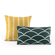 Load image into Gallery viewer, Tecoria Outdoor Mixed Pillow Set

